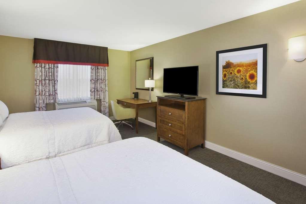 Hampton Inn & Suites Wichita-Northeast Room photo