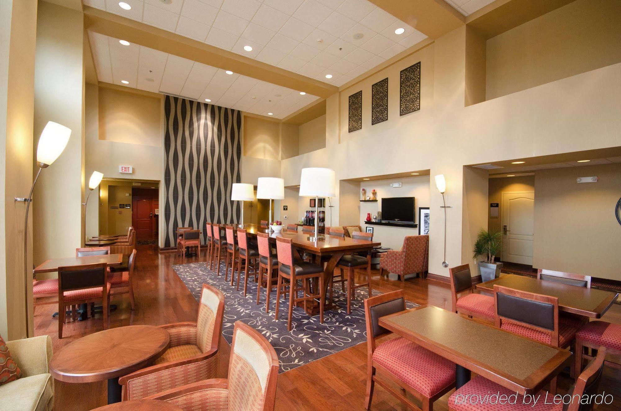 Hampton Inn & Suites Wichita-Northeast Restaurant photo